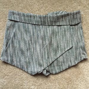 Last Chance! Knot Sisters mini dressy shorts size 31” waist